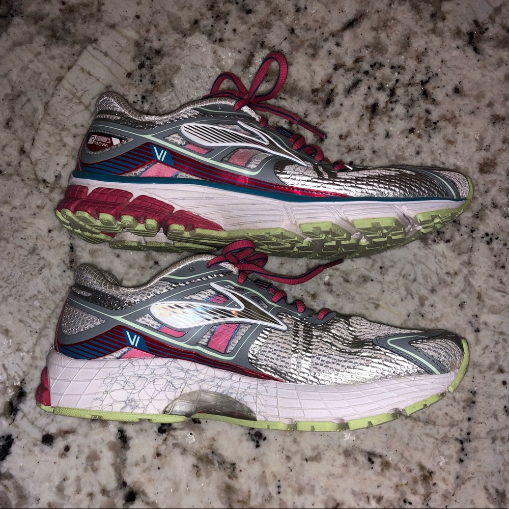 Women’s Brooks Ravenna size 8.5 running sneakers